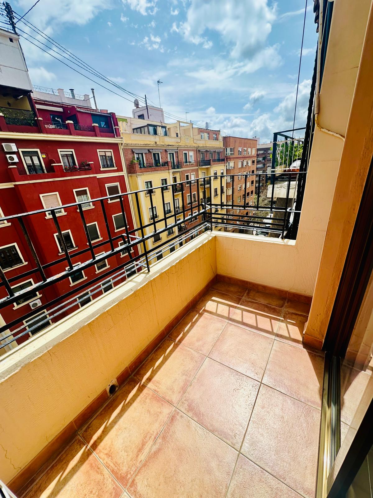Sanchis Sivera - Very central apartment for rent in Valencia - Image 1