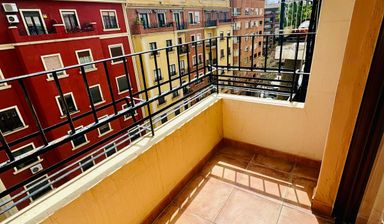Central apartment for rent in Valencia - Arrancapins, Valencia - Thumbnail 1