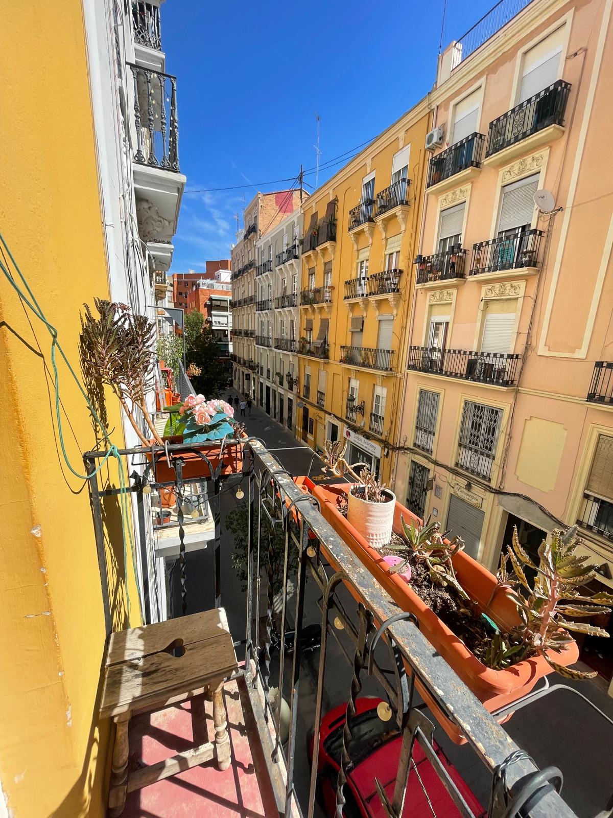 Charming apartment in Calle Vivons, the heart of Ruzafa - Image 3