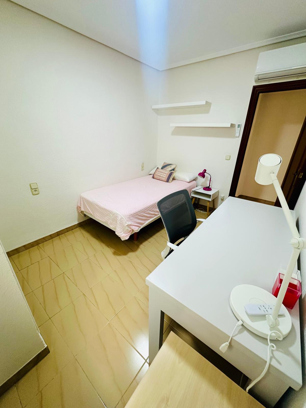 Sanchis Sivera - Very central apartment for rent in Valencia - More images